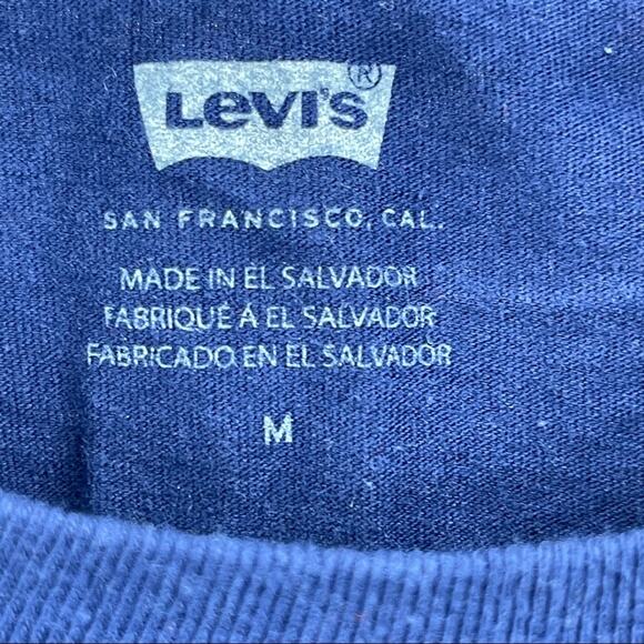 Levi’s Women's Navy Short Sleeve Graphic Logo T-Shirt Size M - Picture 8 of 9